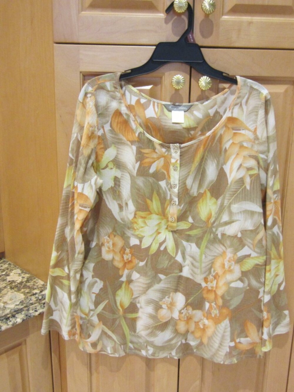 Woman's Tommy Bahama Long Sleeve Blouse